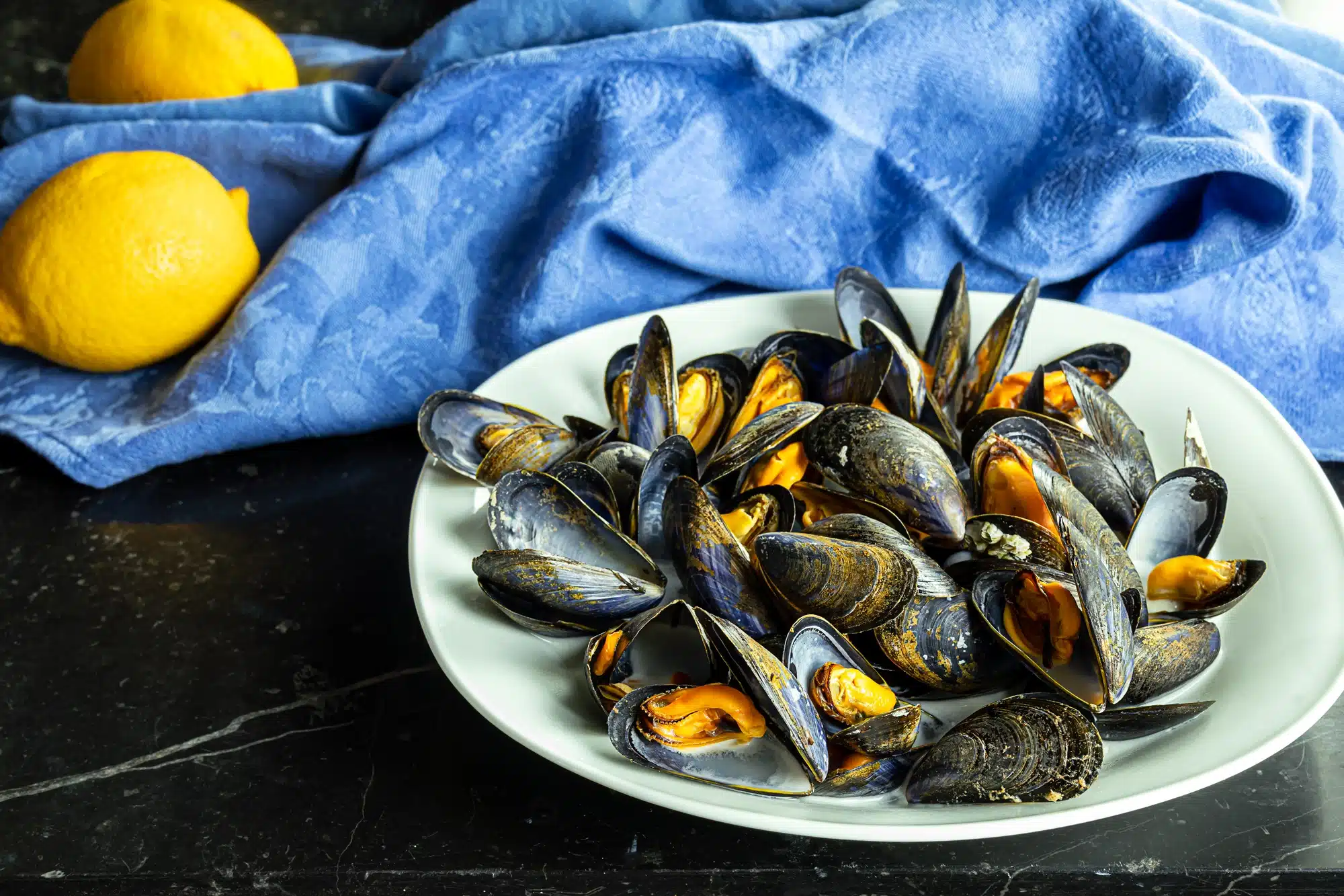 Steamed mussels and a Lemon