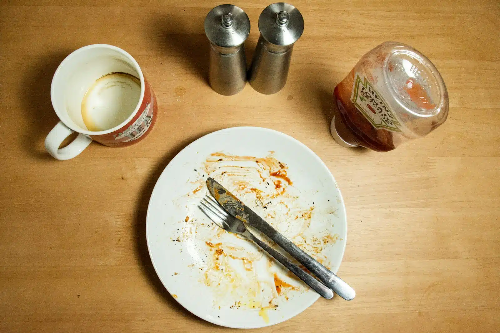 Comment le placement des couverts en fin de repas influence vos dîners